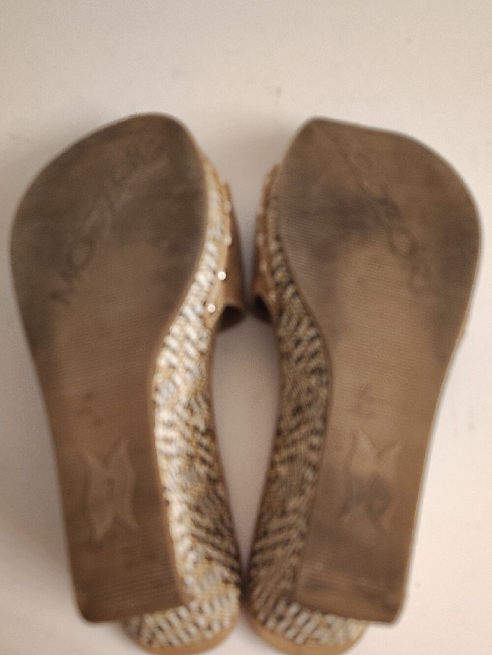 Women's Size Metallic Gold Slide Platform Shoes - Picture 6 of 6